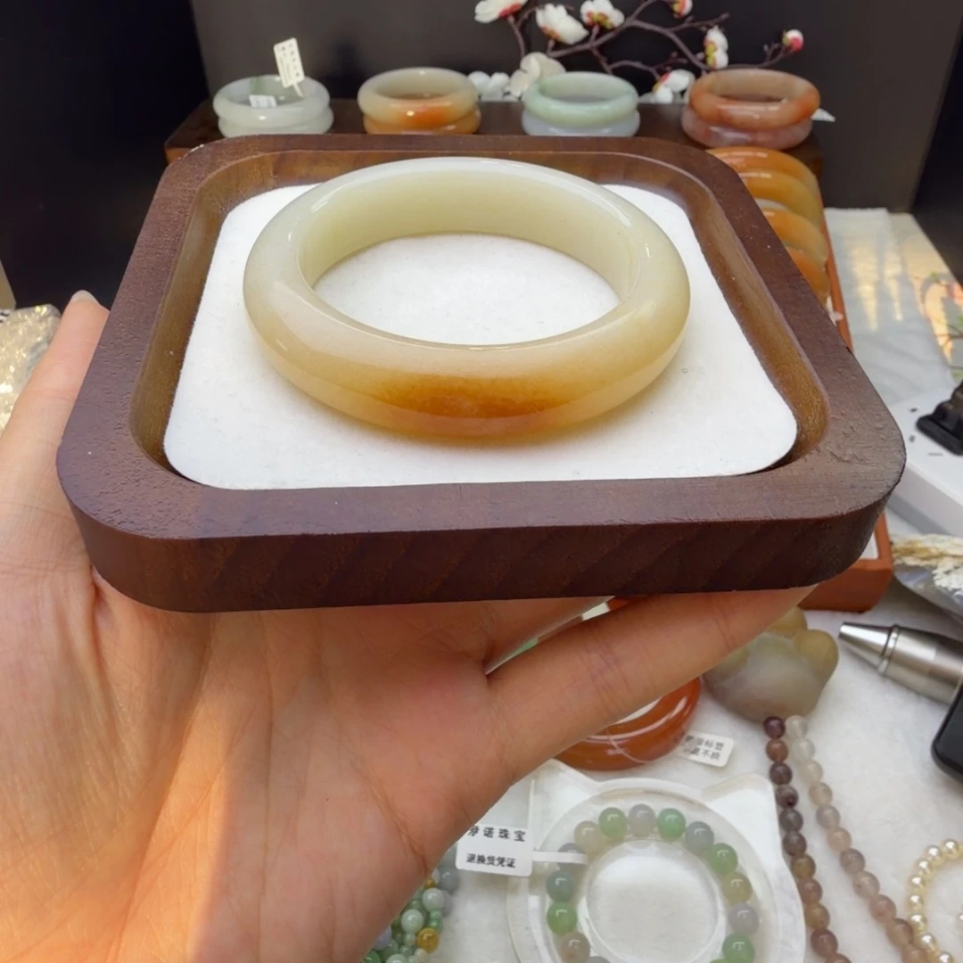 石英质玉（佘太翠）未镶嵌手镯