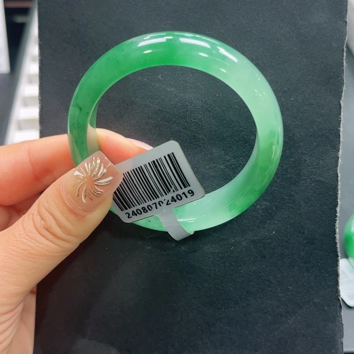 石英质玉（非洲翠）未镶嵌手镯