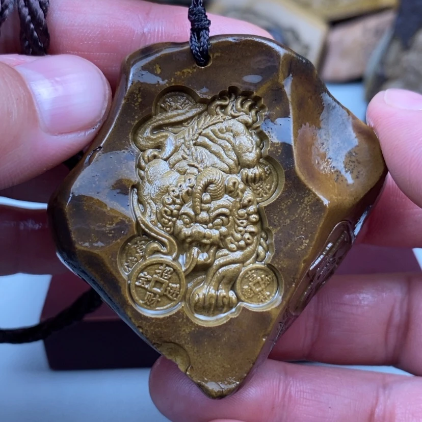 【闪购商品】原石雕刻手把件，脖挂件