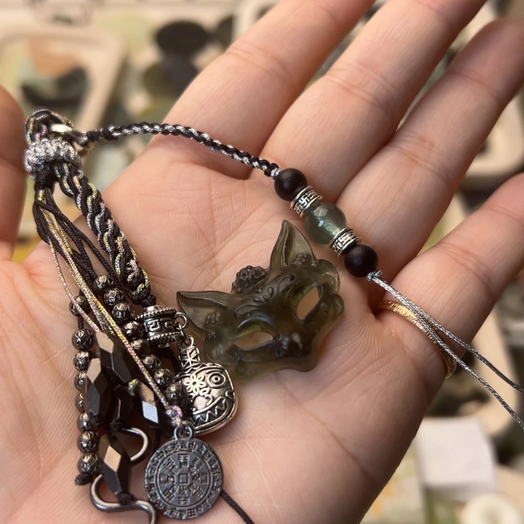 蛇纹石玉颈饰合金