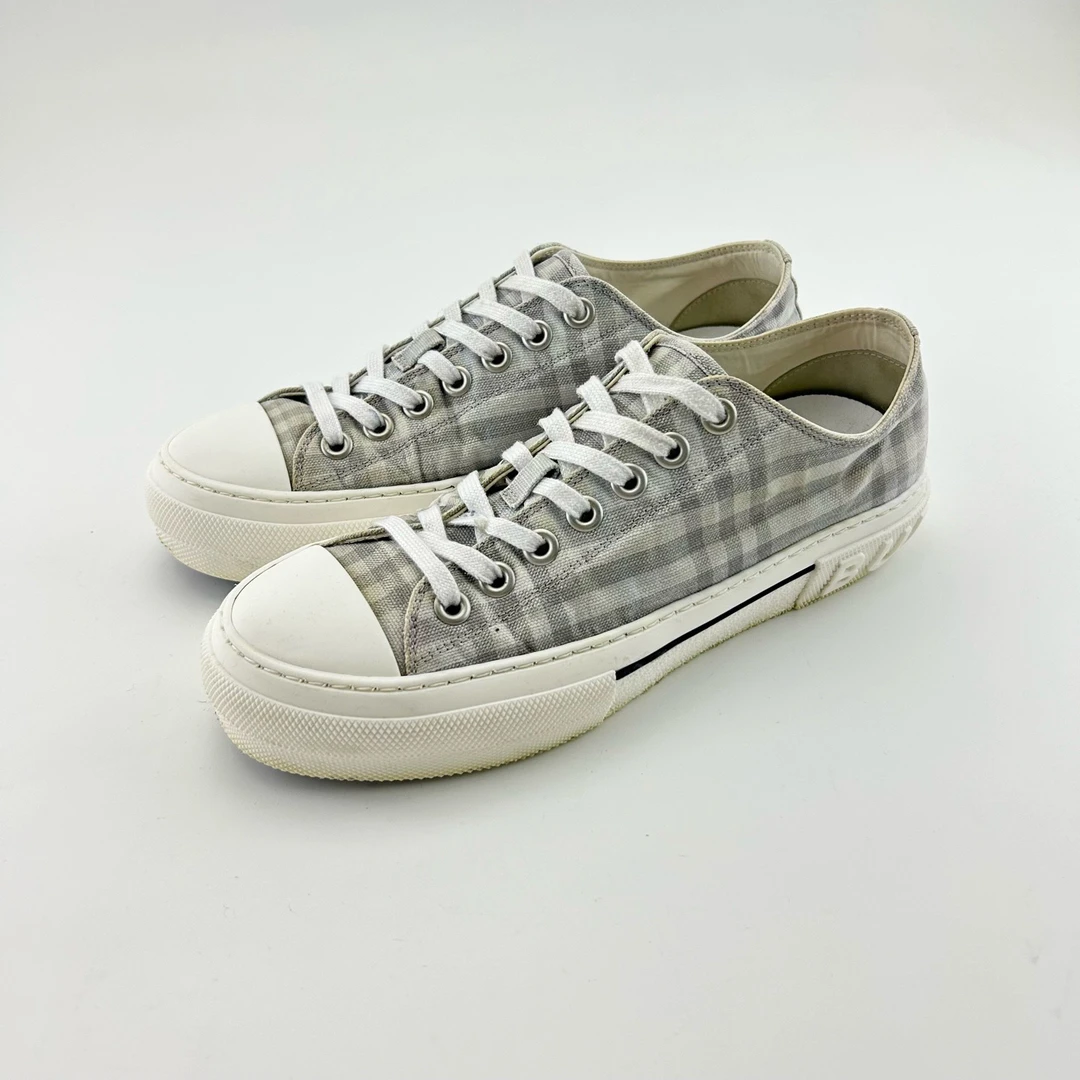 90新 BURBERRY/博柏利 42码/灰白色经典格纹帆布鞋/13686863