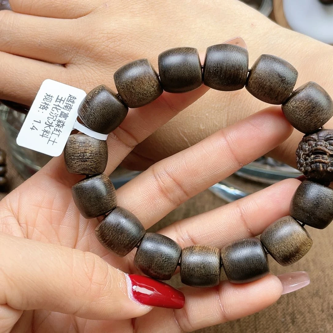 沉香手串天****哥越南富森红土