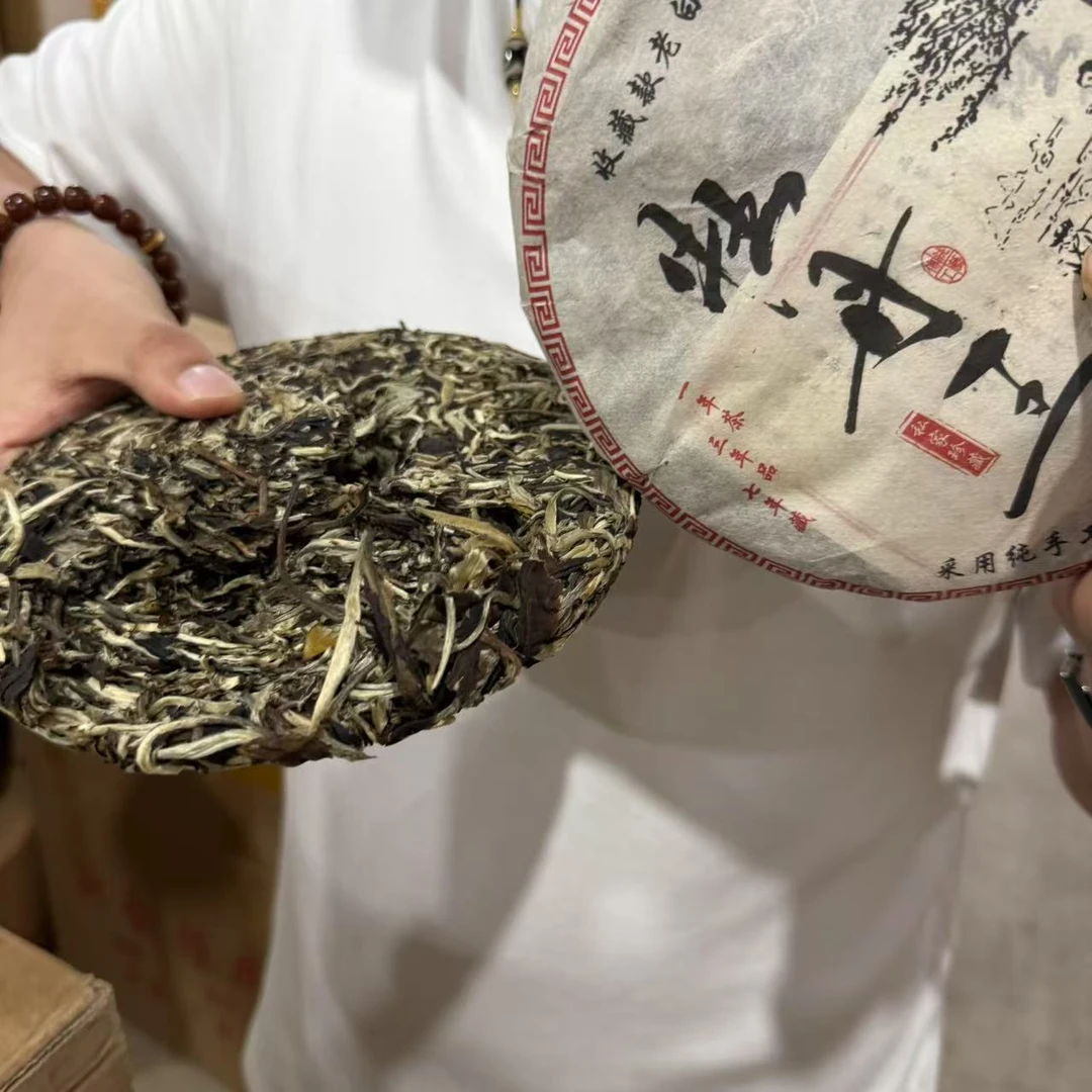 2024年牡丹王白茶 高端白茶饼 一饼300克