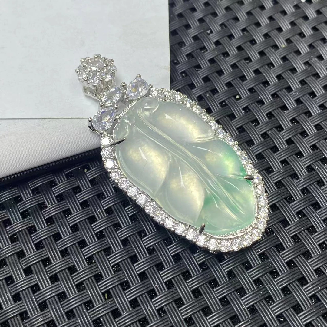 G438飘绿花豪镶叶子时尚吊坠