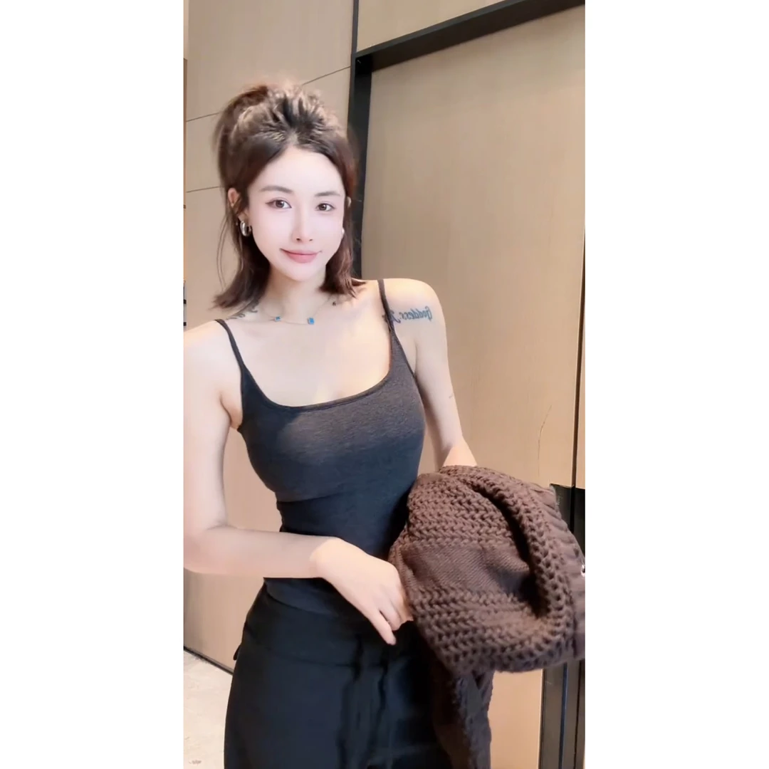 欧货25新款多巴胺吊带背心女一体吊带修身防走光外穿打底内搭上衣