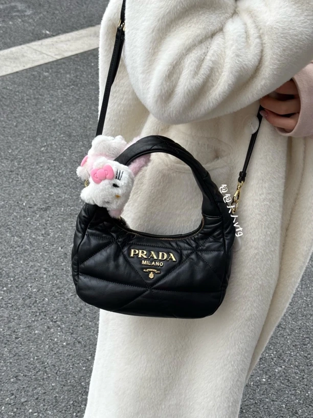 99新 Prada/普拉达 新款小号黑金泡芙hobo单肩包