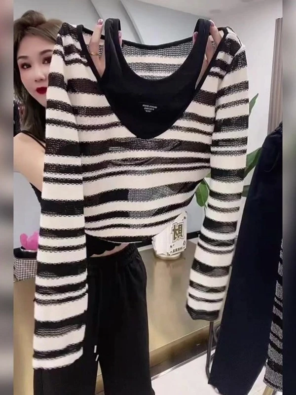 韩版V领设计感假两件长袖女2025年秋季新款减龄显瘦百搭条纹上衣