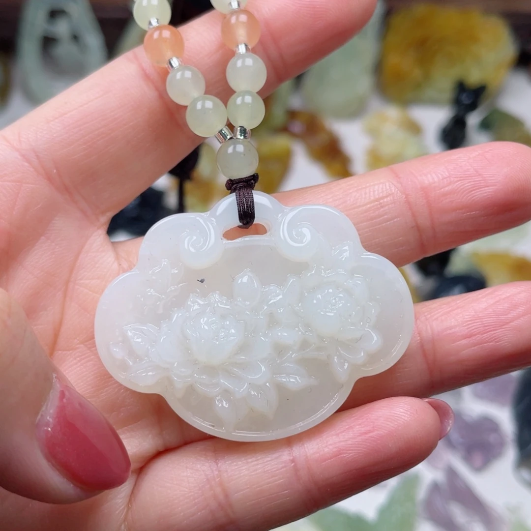 蛇纹石玉颈饰未镶嵌