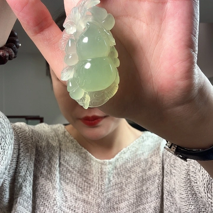 属***”蛇纹石玉未镶嵌颈饰