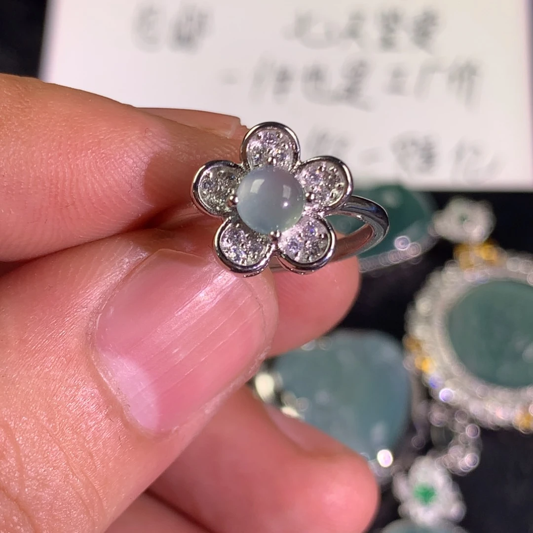 翡翠未镶嵌颈饰戒指