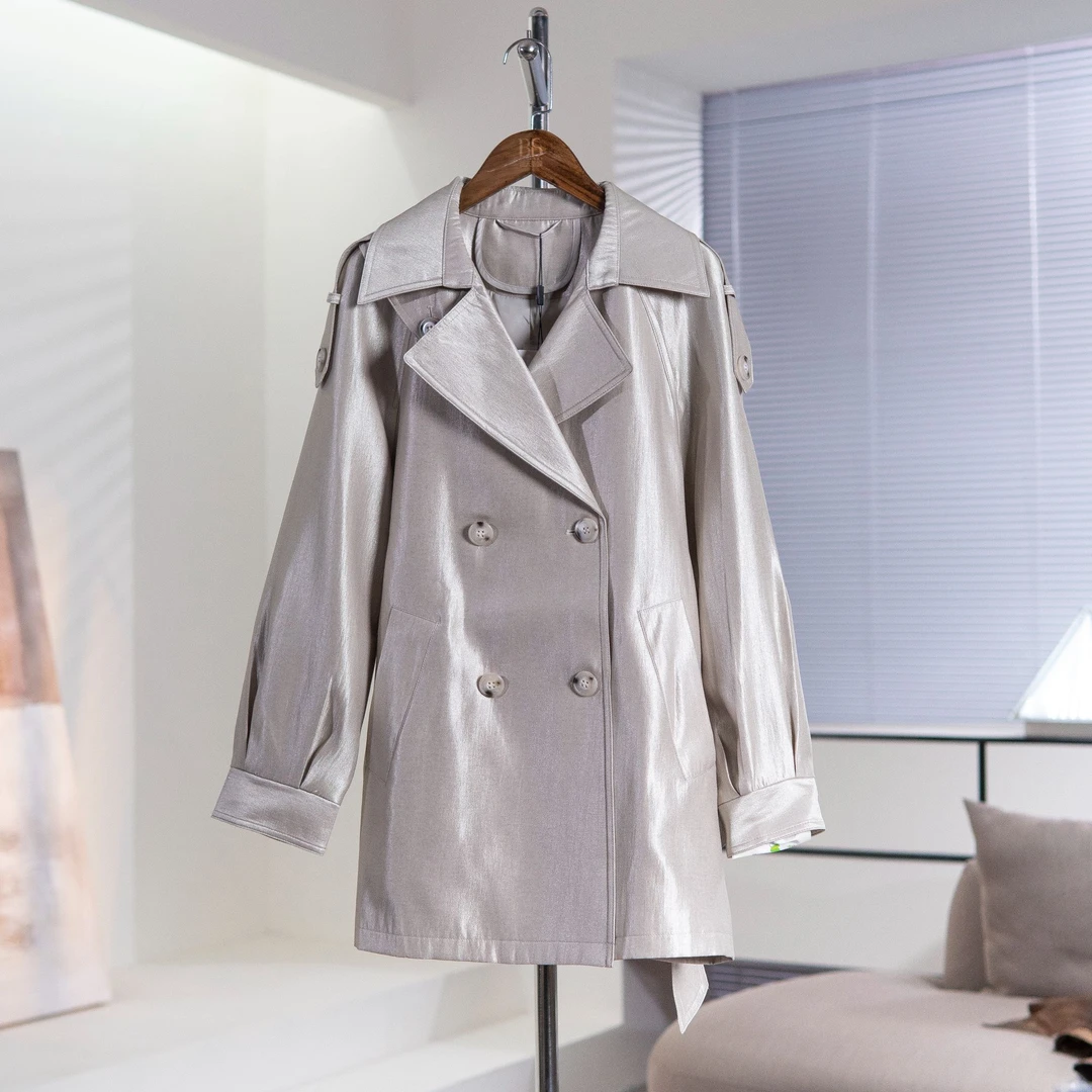 光泽感经典款一手长风衣