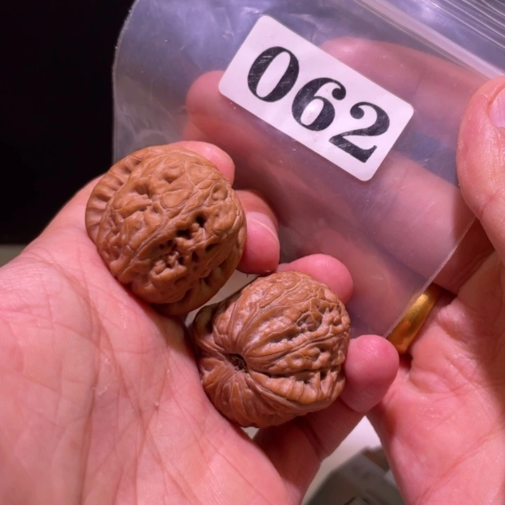 人***豆文玩核桃吊坠062元宝