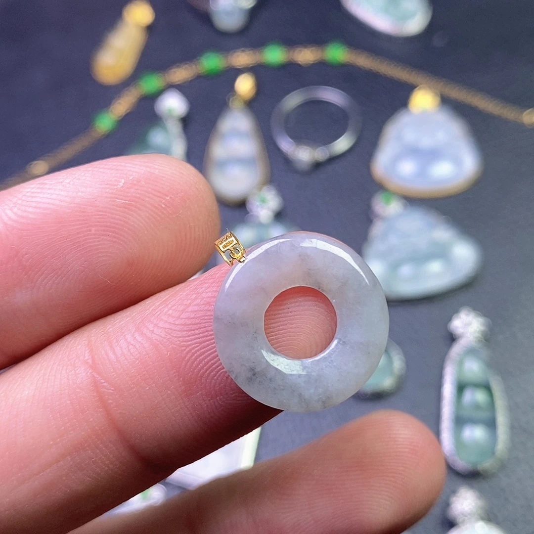 颈饰18K金镶嵌翡翠