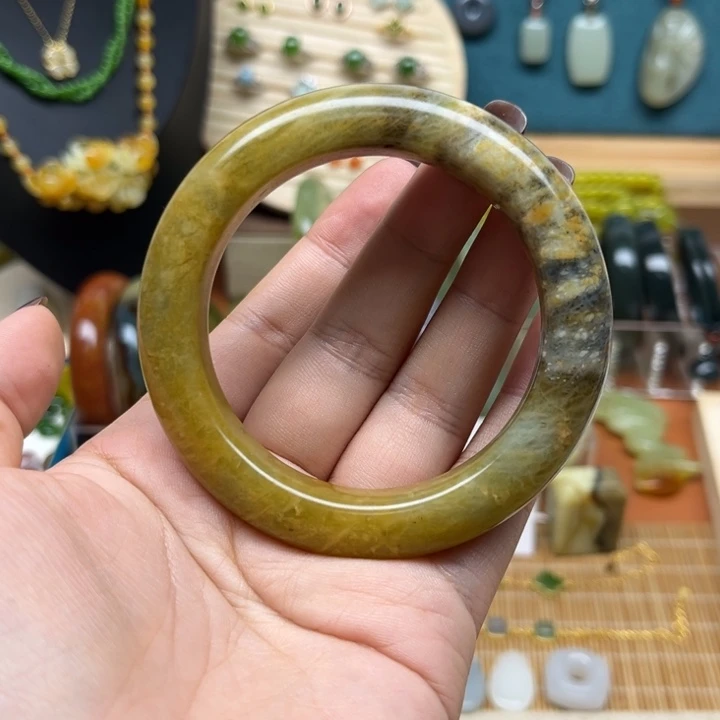 蛇纹石玉未镶嵌手镯