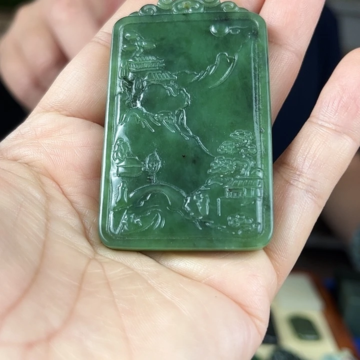 吊坠(赠链)未镶嵌和田玉（碧玉）