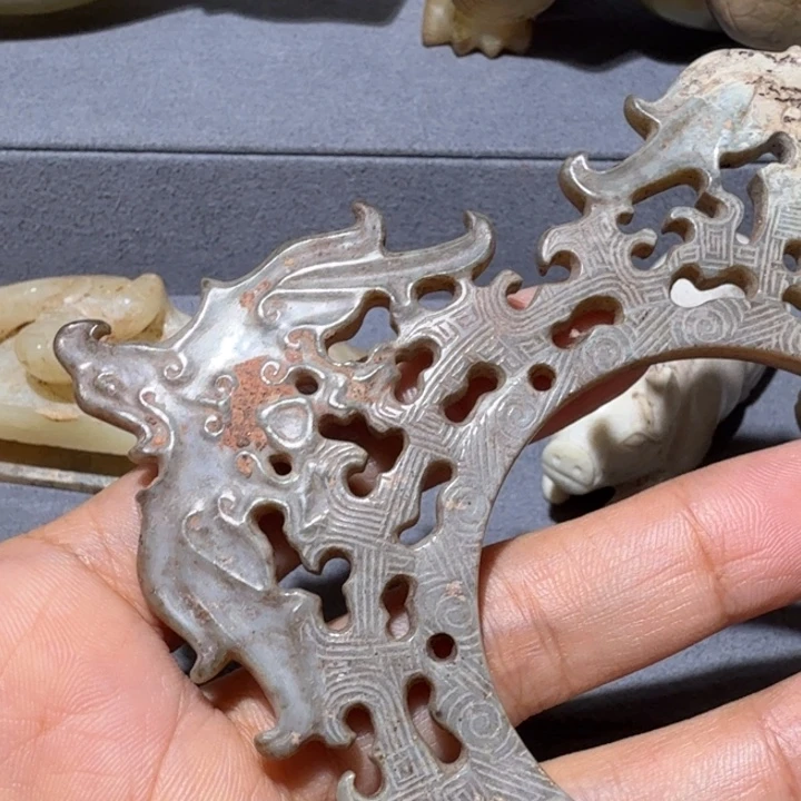 东***亮和田玉未镶嵌颈饰