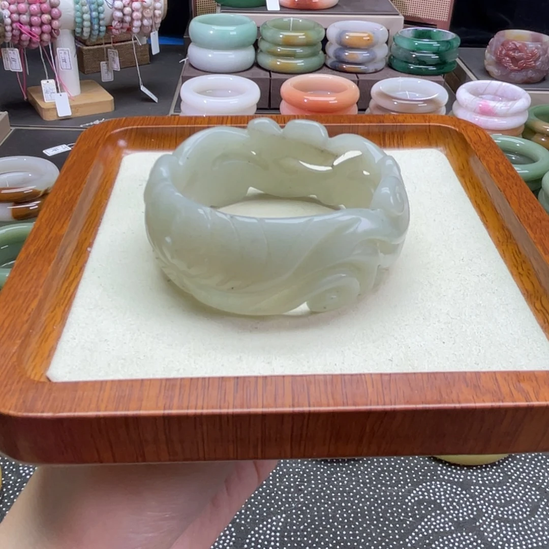 石英质玉未镶嵌手镯