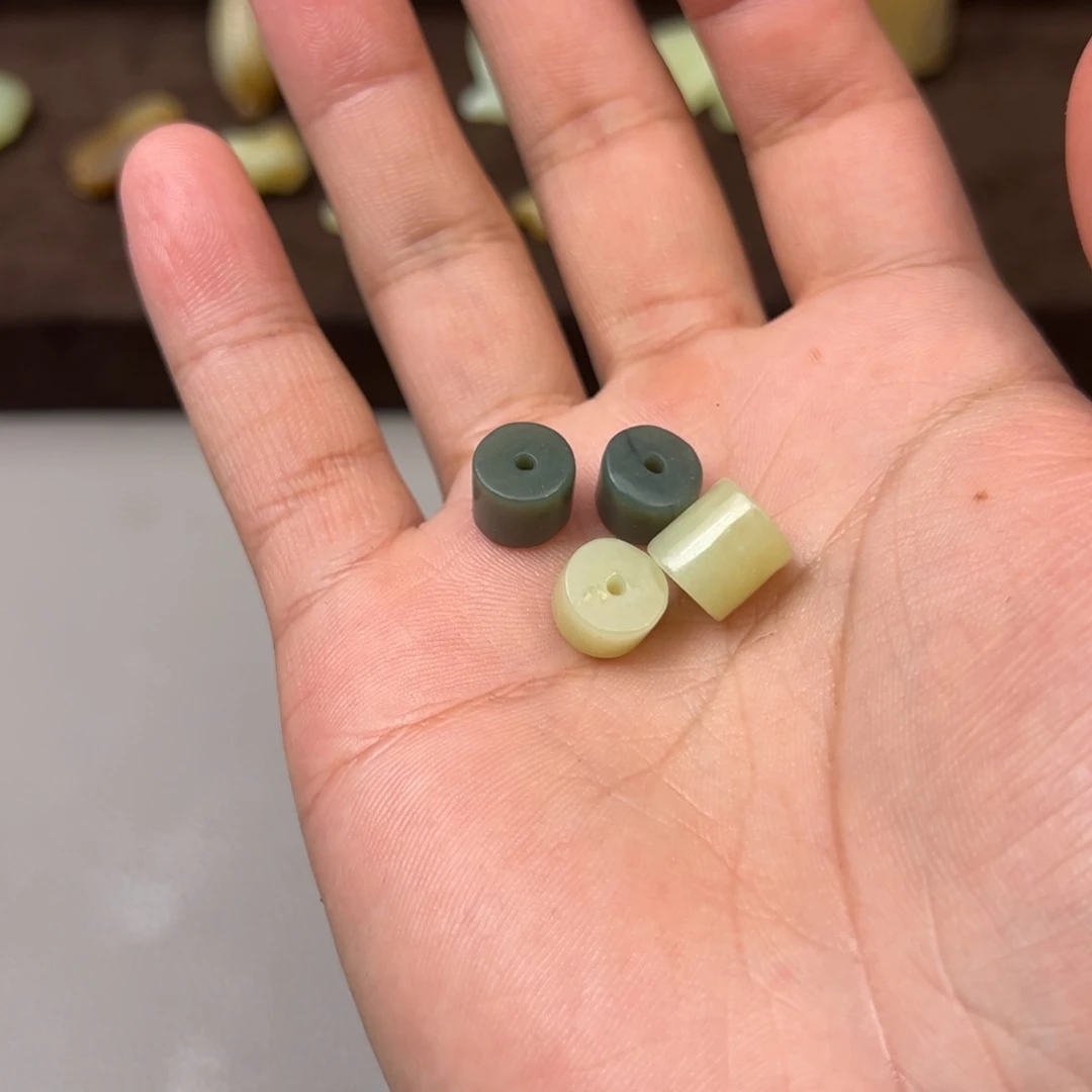 *****岫岩河磨玉（透闪石质玉）未镶嵌颈饰