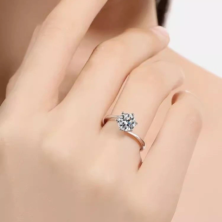 925银莫桑石戒指 【扭臂六爪】一克拉经典气质光面女款订婚莫桑戒