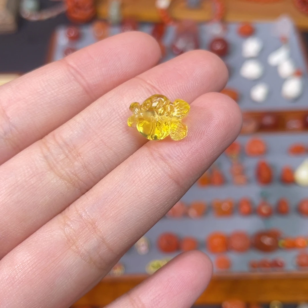 琥珀未镶嵌裸石嘟嘟鱼