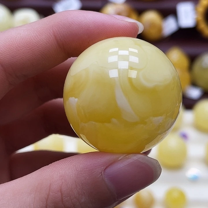 琥珀未镶嵌裸石32mm 瑕493