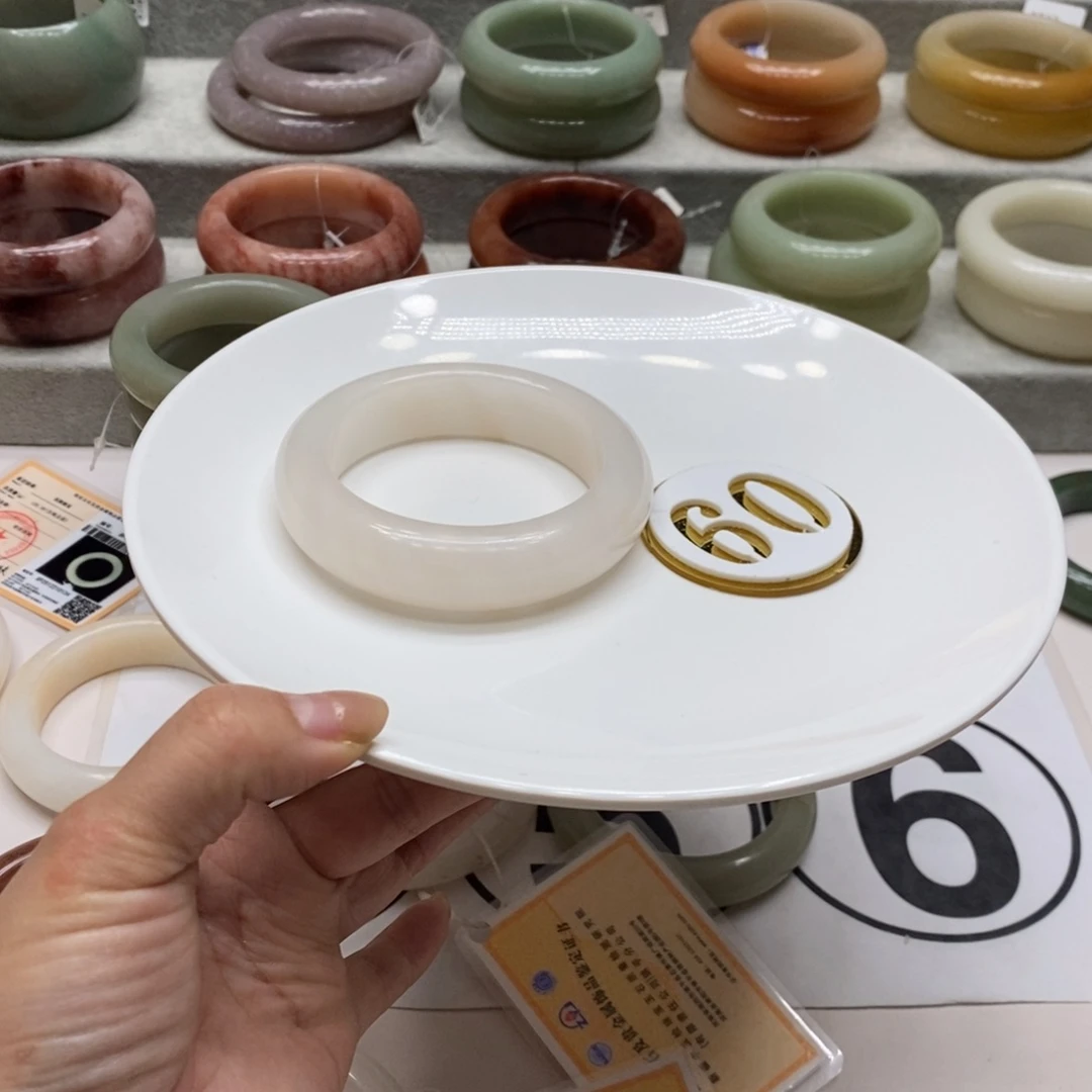 石英质玉未镶嵌手镯