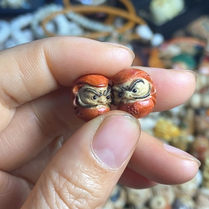 请****姐配饰鹿角雕刻达摩蛋一对