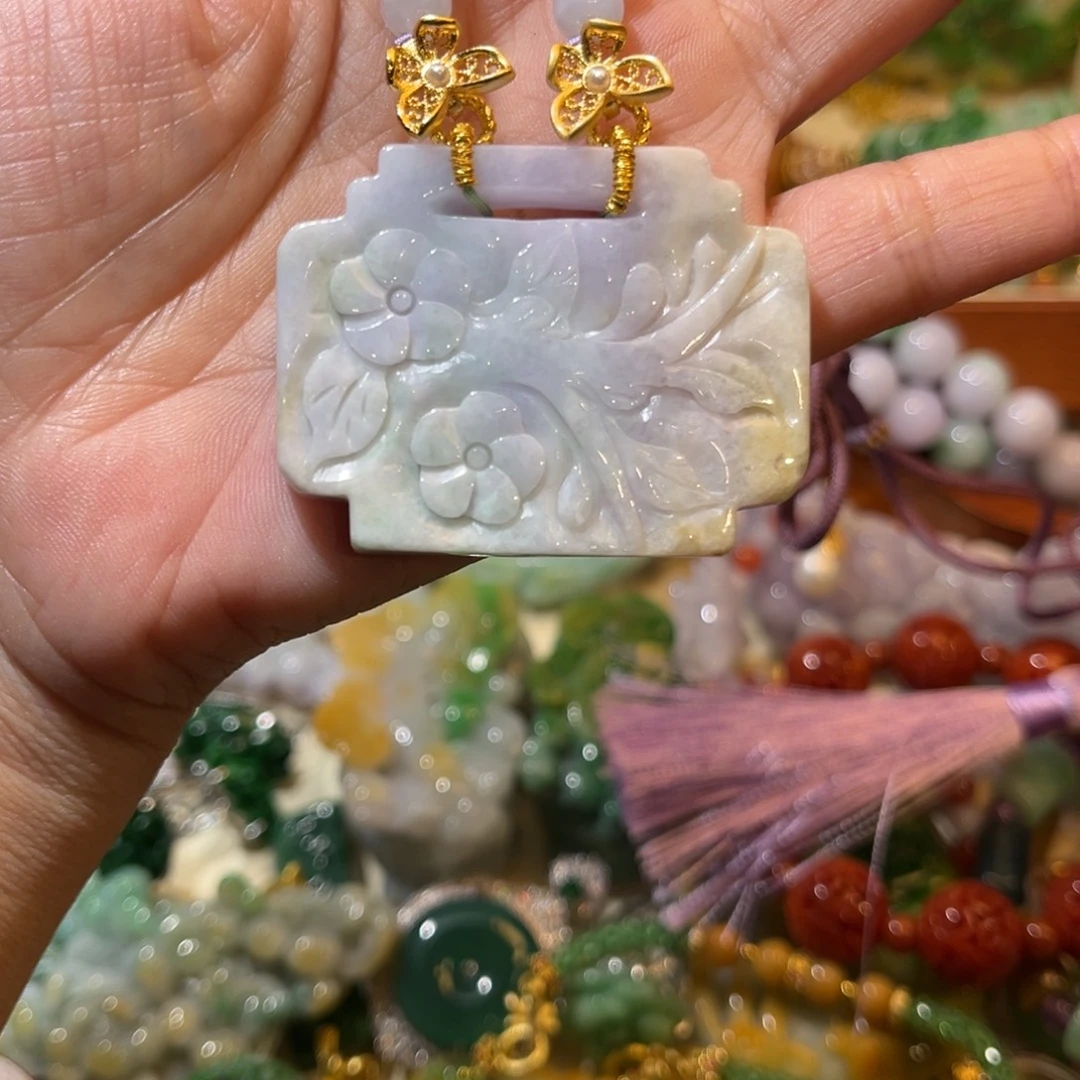 颈饰未镶嵌翡翠挂件