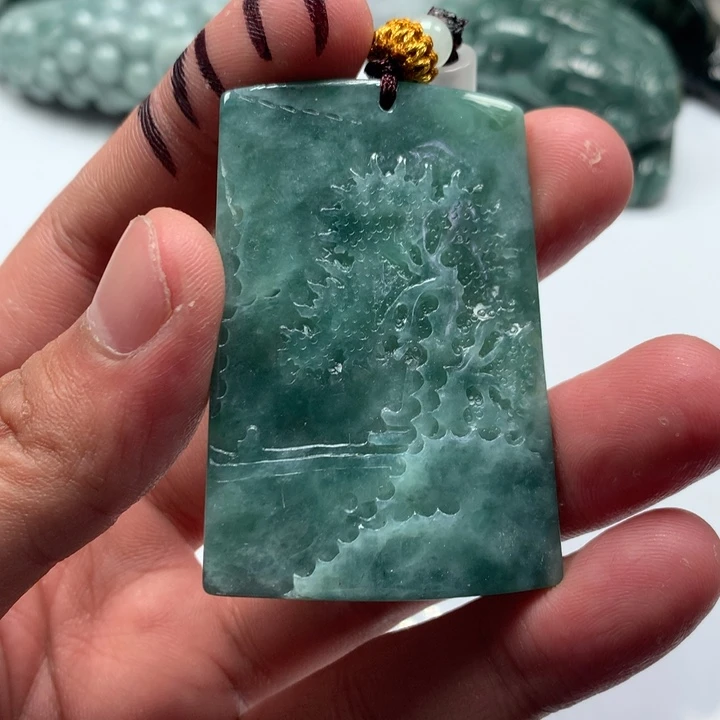 翡翠未镶嵌颈饰保真天然A货翡翠