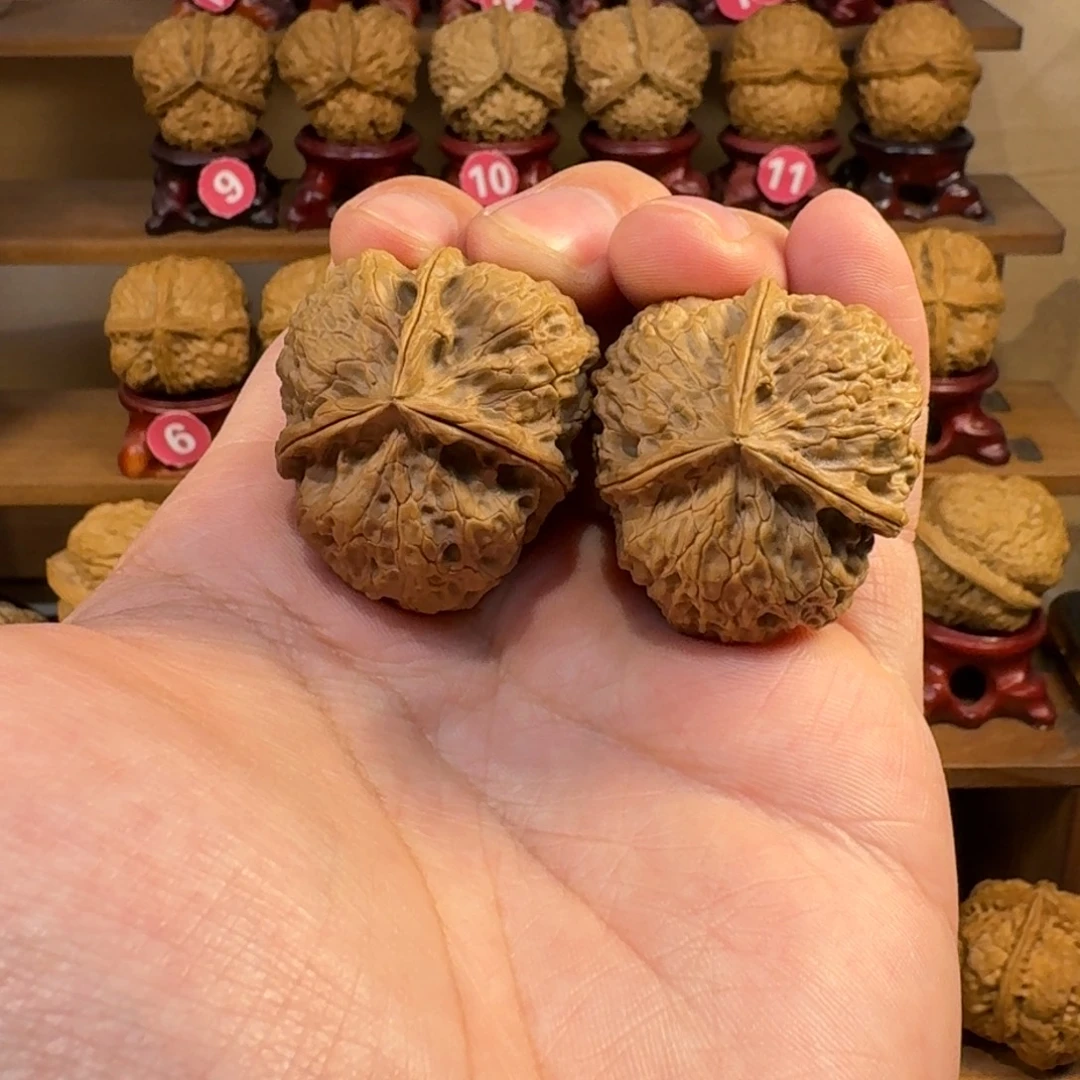 铁核桃把件战斧三棱奔驰