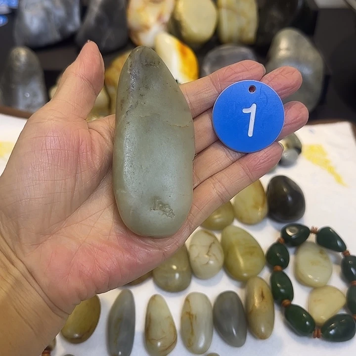 和田玉（糖玉）未镶嵌颈饰