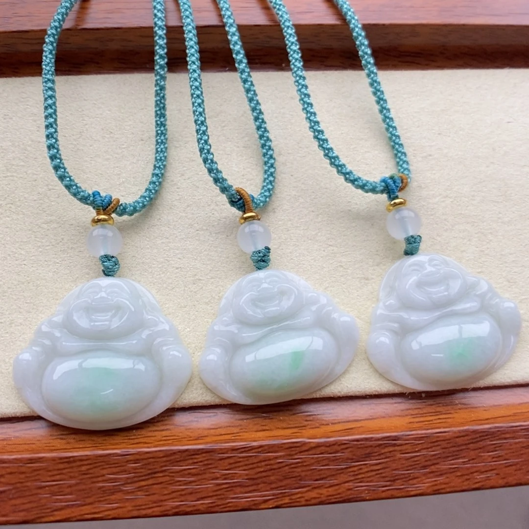 翡翠未镶嵌颈饰发其一