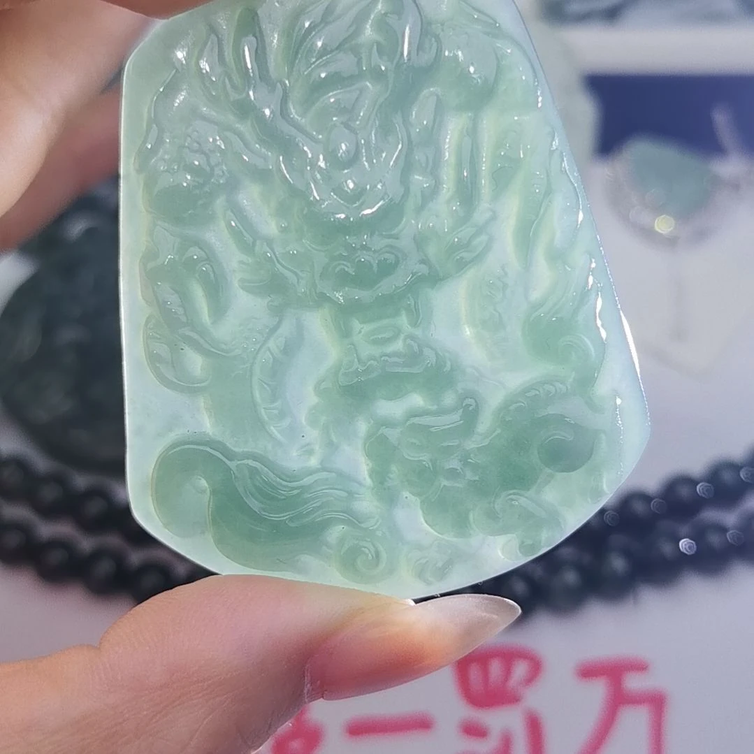 翡翠颈饰未镶嵌天然的A货翡翠多样性发货