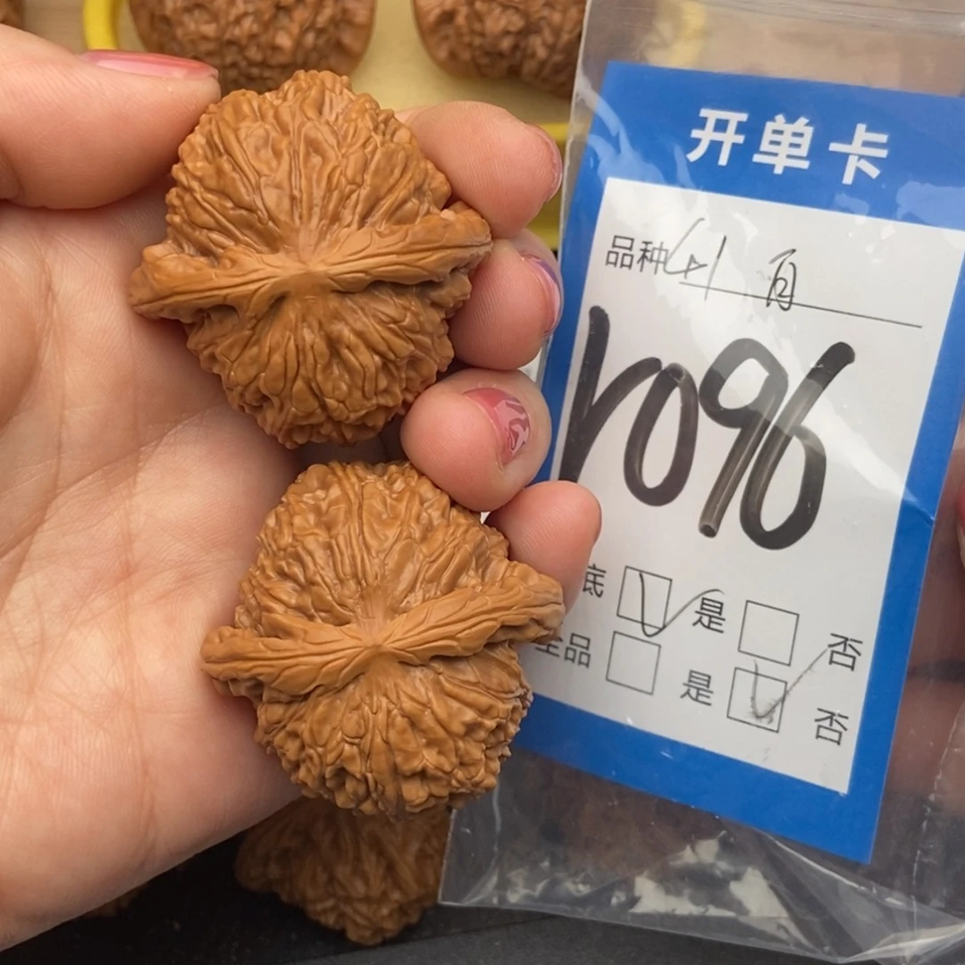 桃核吊坠核桃白狮子