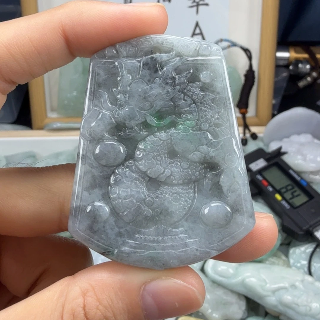 翡翠挂件未镶嵌翡翠