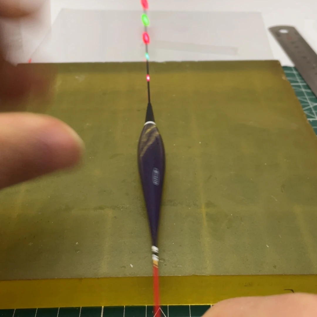 复合材质变色LED扁尾路滑6.23克47长款