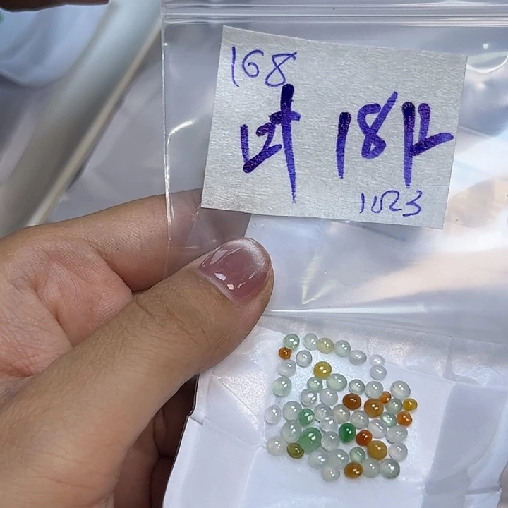 叶****定制翡翠未镶嵌不