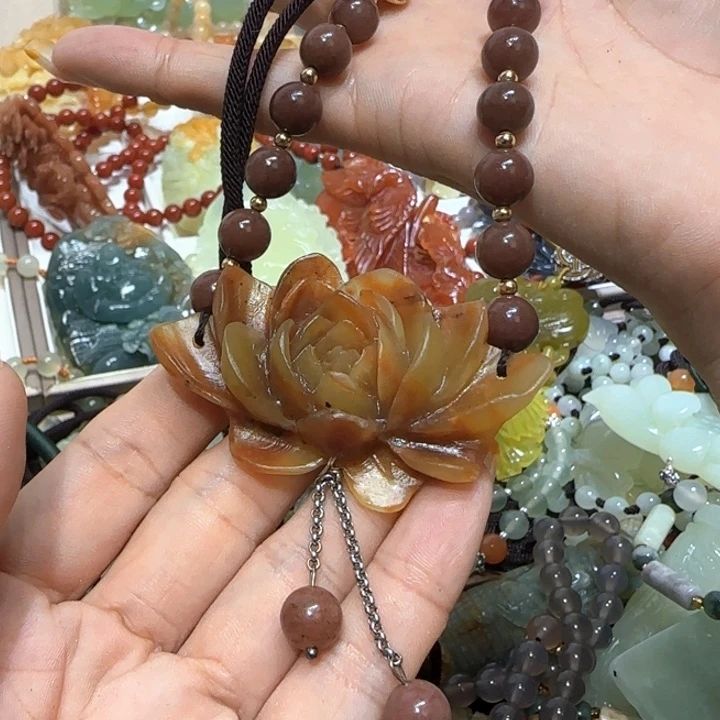 未镶嵌蛇纹石玉吊坠