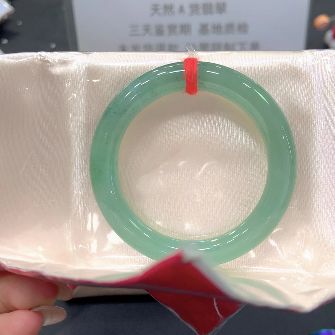 翡翠未镶嵌手镯50圆