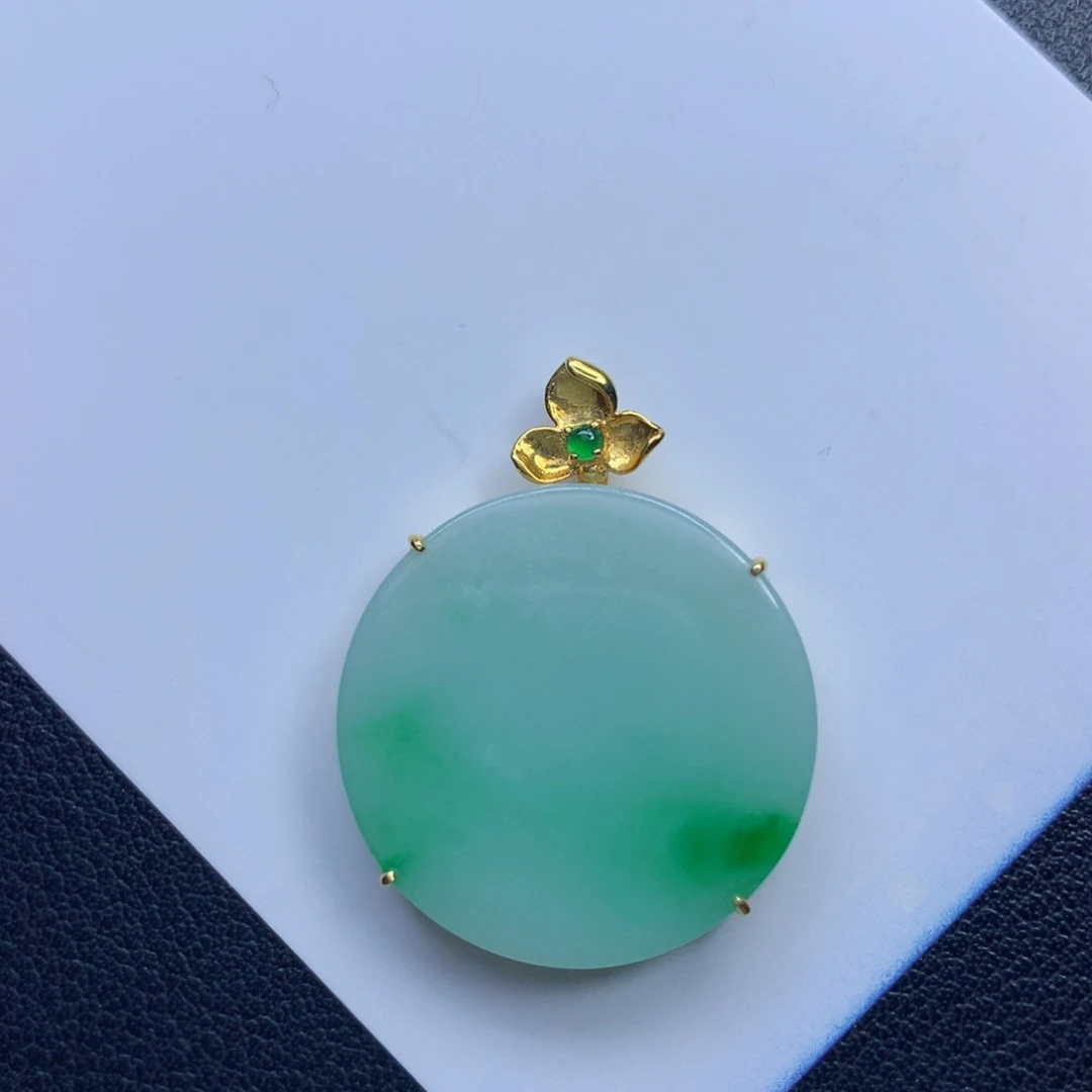 翡翠颈饰未镶嵌无事牌