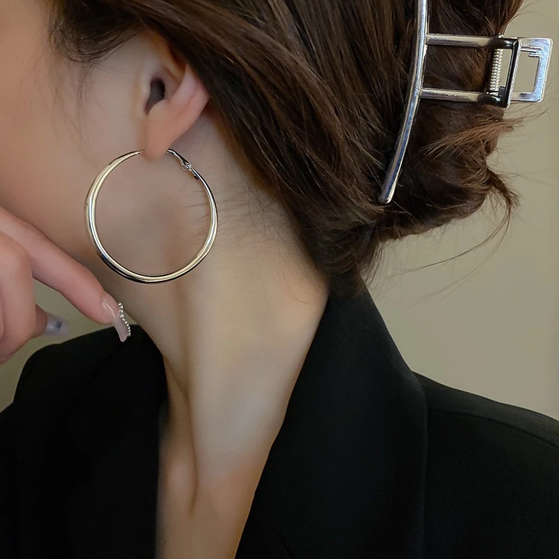 合金耳饰 5cm百搭耳圈新款爆款极简风银色素圈大圈耳环显瘦