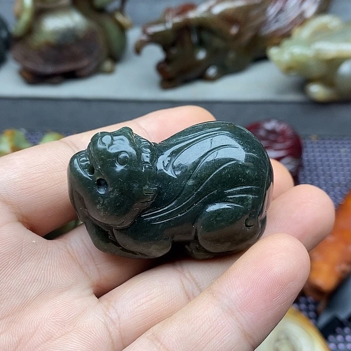 未镶嵌蛇纹石玉颈饰