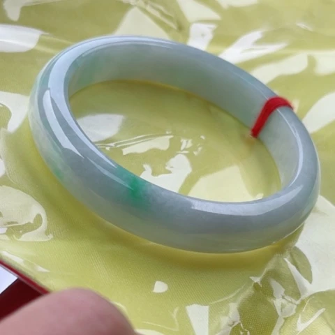 翡翠手镯未镶嵌正58.8打灯有微微石筋