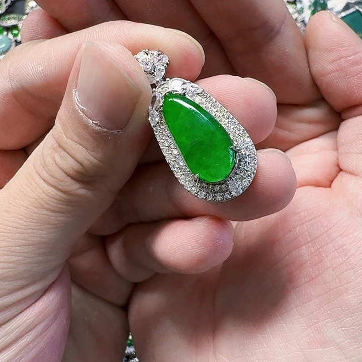 翡翠颈饰未镶嵌天然A货翡翠放漏