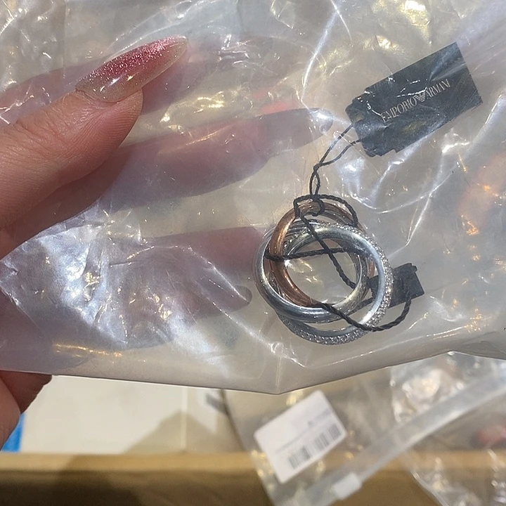 V***n花岗石铁合金中古香水沐浴露持久留香