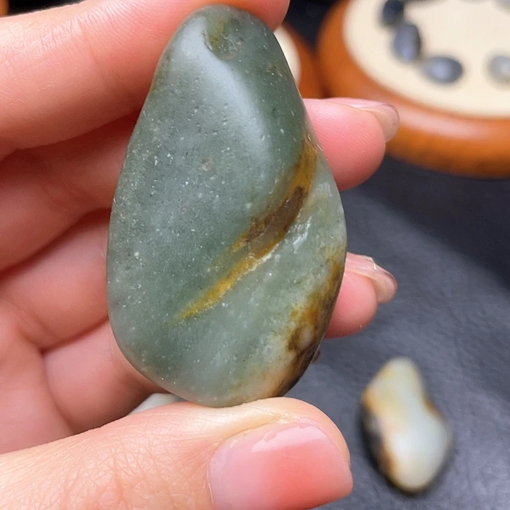 和田玉颈饰未镶嵌11