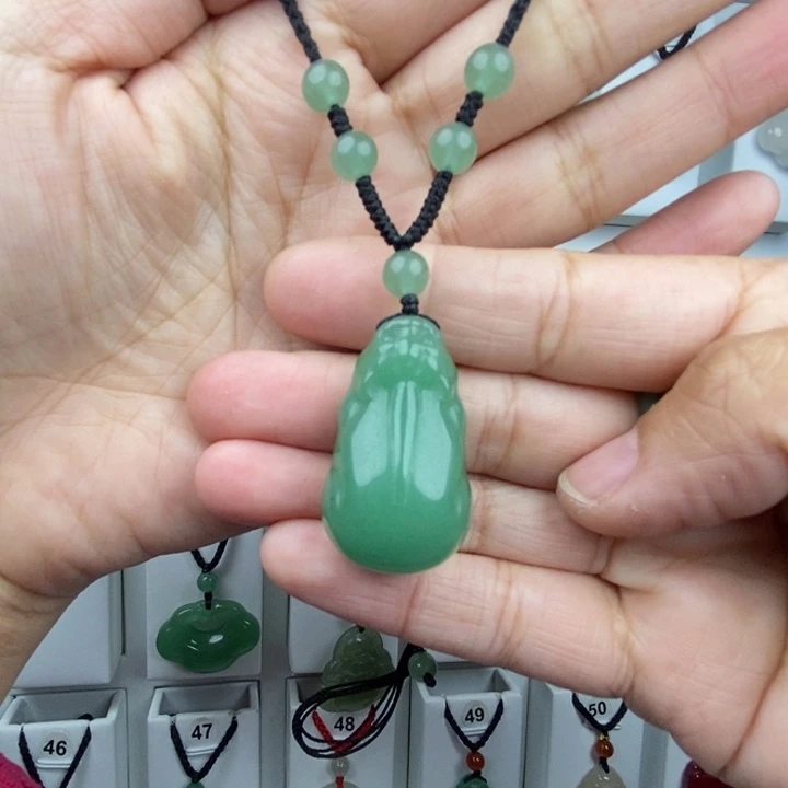 石英质玉未镶嵌颈饰