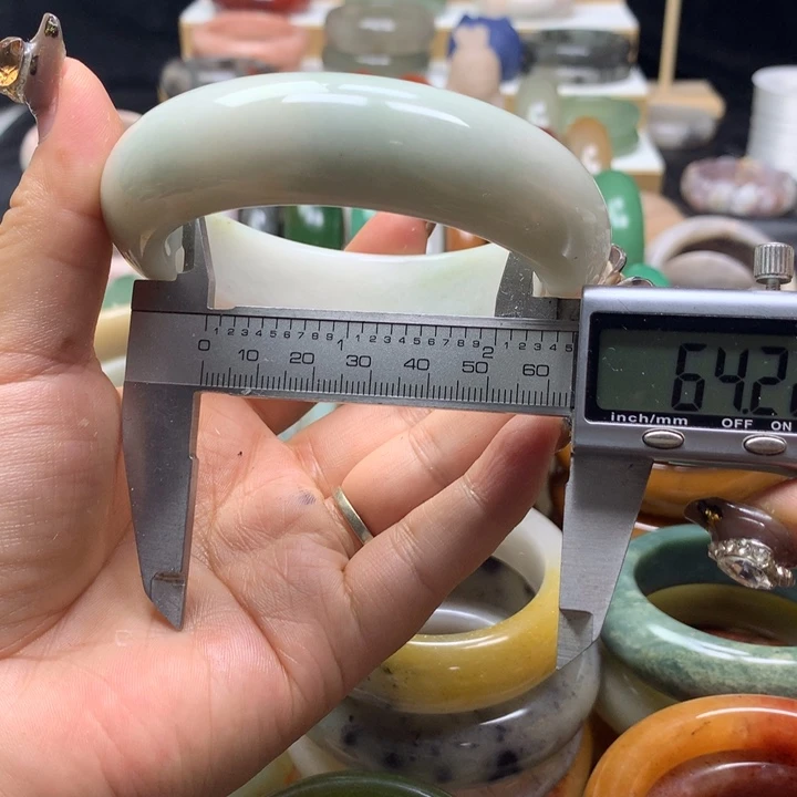 未镶嵌手镯石英质玉
