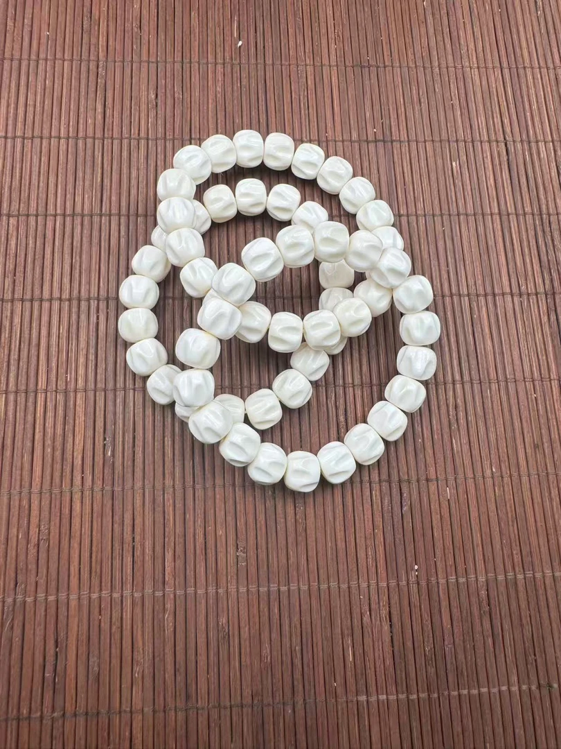 1375 白顺纹高级花梨木手串1.2尺寸 特色工艺品