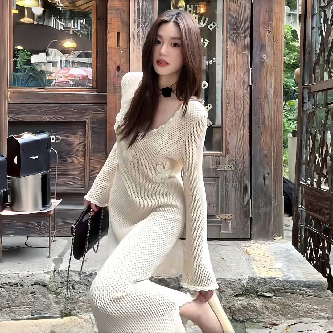 法式轻熟风镂空针织U领长袖连衣裙女2025秋季独特别致洋气长裙子